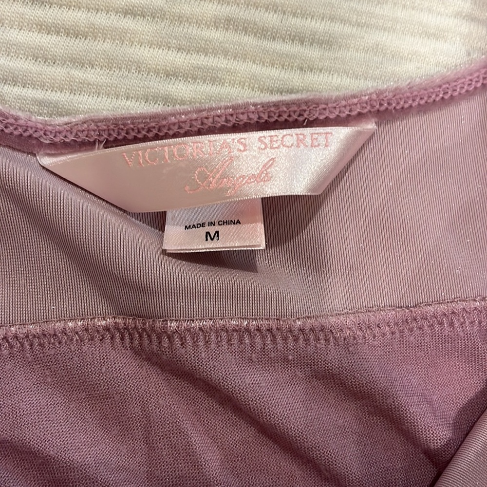 Victoria Secret - Picture 3 of 4